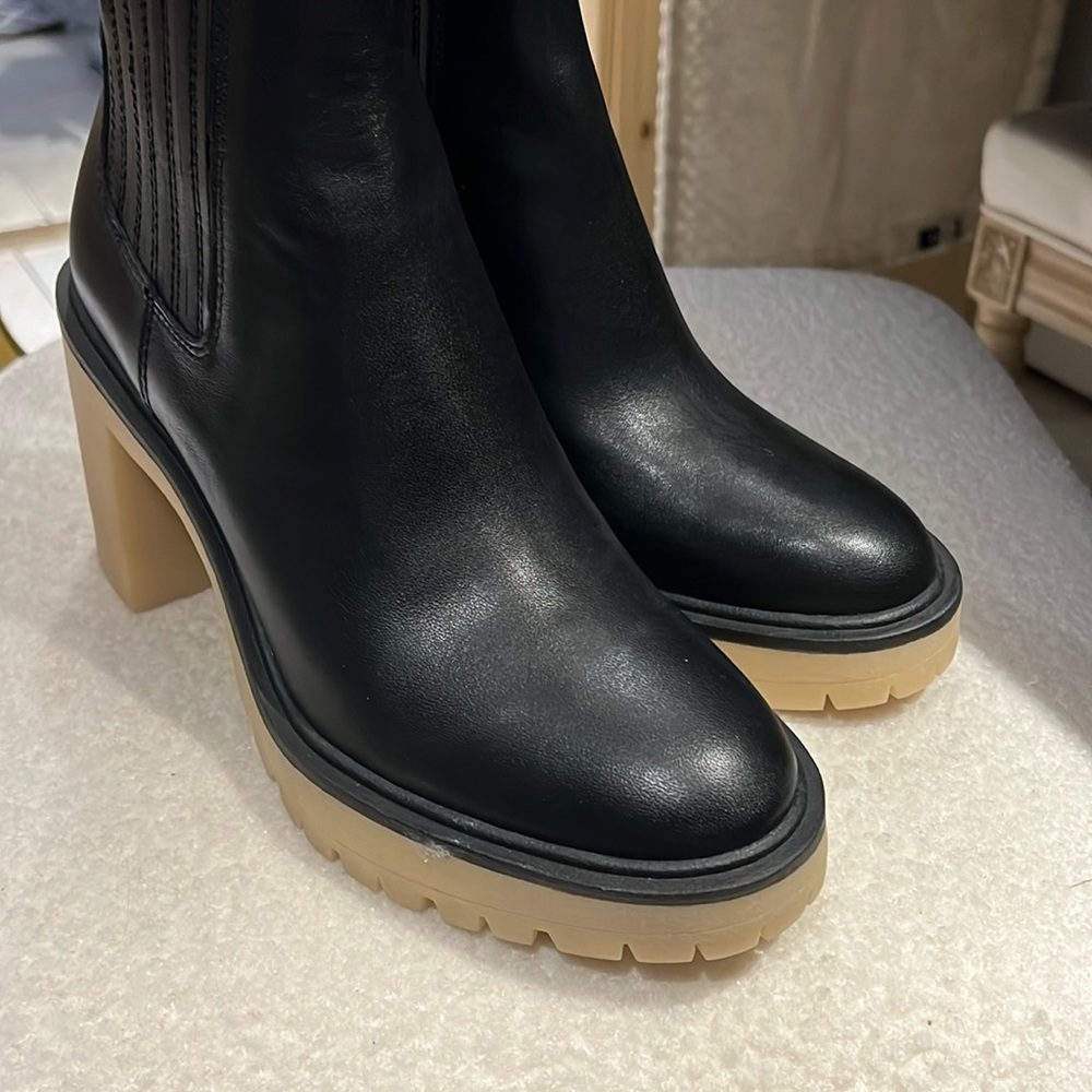 Brand new waterproof dolce a size 10 available